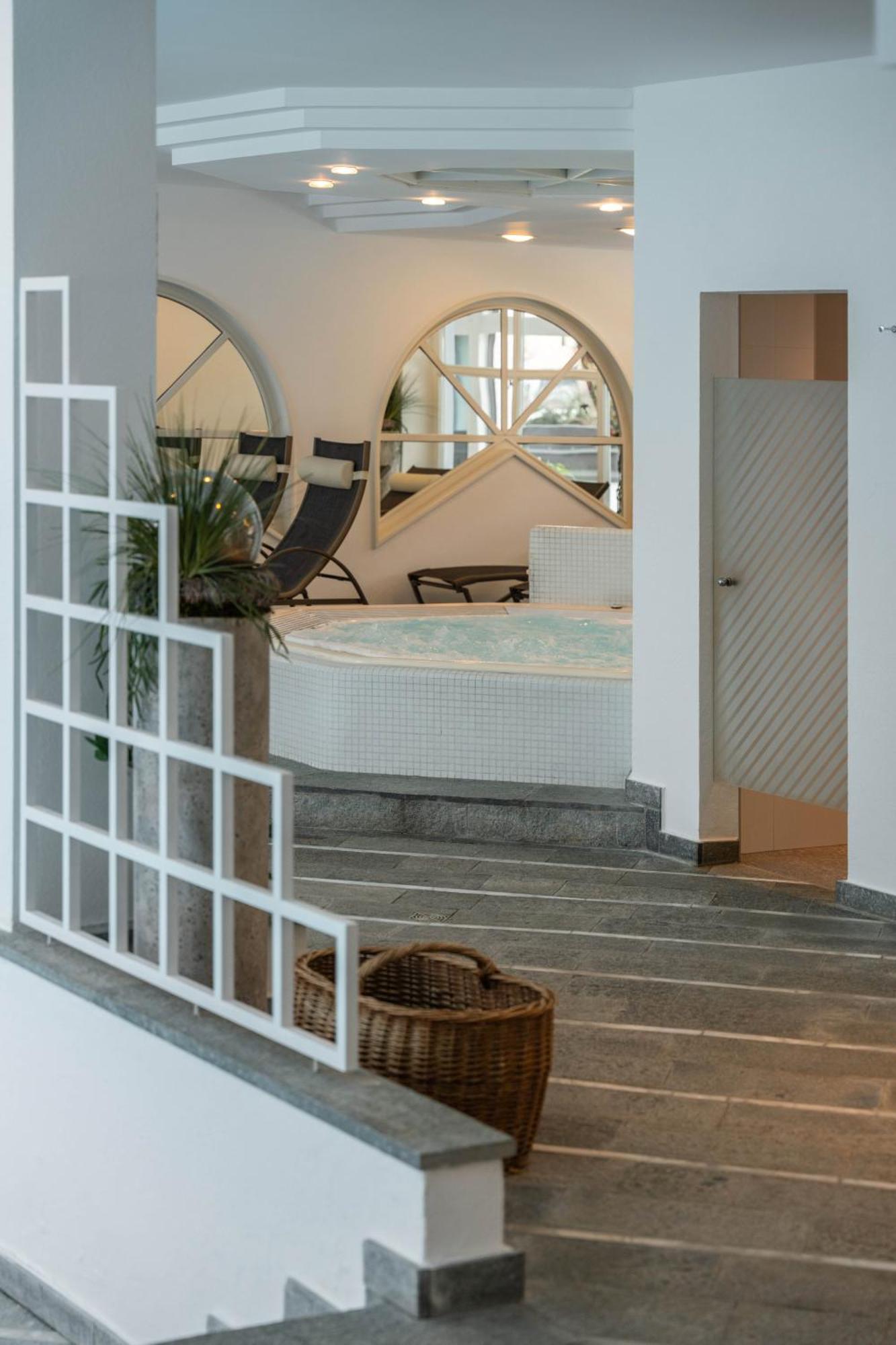 Ferien & Wellnesshotel Windschar บรูนิโก ภายนอก รูปภาพ